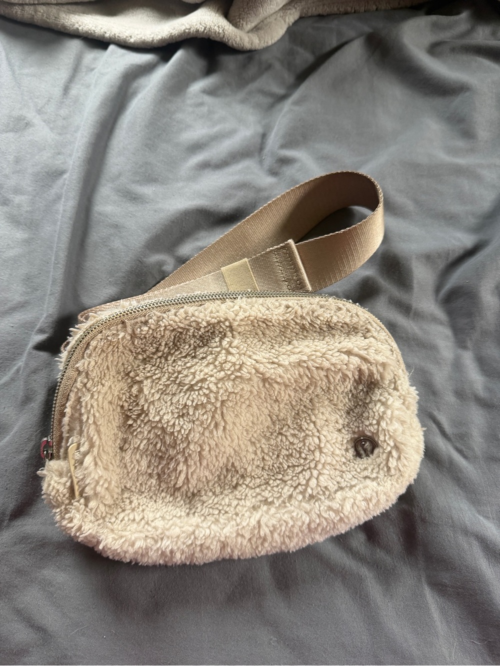 Lululemon Sherpa Belt Bag - Cream